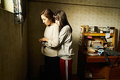 배우 유호정이 ‘그대 이름은 장미’로 8년 만에 스크린에 복귀했다. 사진은 영화 한 장면.