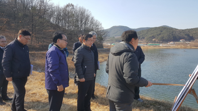 박일호 시장이 가뭄대비 농업용수 확보를 위한 농업생산기반시설을 점검하고 있다.