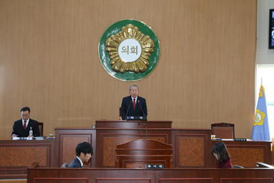 고성군의회가 새해 첫 임시회를 개최했다.