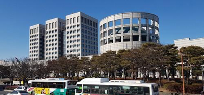 진주시청 앞에 멈춘 삼성교통 파업 시내버스.연합뉴스