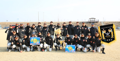 제7회 의령군수배 전국중학교 야구대회에서 서울 양천중학교가 영광의 우승컵을 안았다.