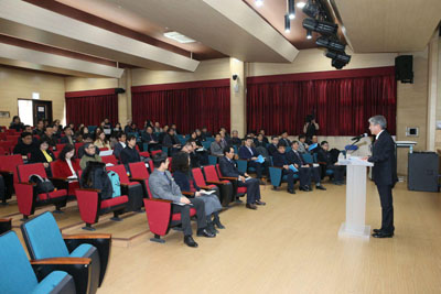 박종훈 교육감이 21일 경남교육청 공감홀에서 열린 대입제도 개선 포럼에서 인사말을 하고 있다.