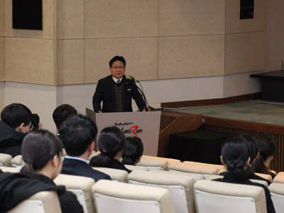 한국마사회 렛츠런파크 부산경남이 오는 8일까지 ‘시도민 정책 참여단’을 모집한다. 한국마사회 부경본부 정형석 본부장이 청중을 대상으로 설명하고 있다.