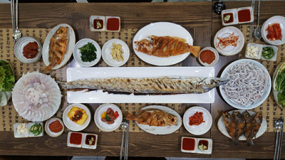 가마솥 낚시갈치에서 내놓는 ‘왕의 밥상’ 낚시갈치 스페셜코스. 맛에 반하고 행복에 취한다.