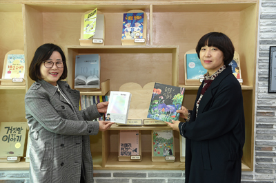 지난 15일 김해시청 이든카페에서 ‘2019 김해시 올해의 책 선정도서 발표회’가 열리고 있다.