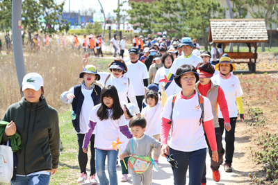 지난 6일 고성군 백세공원 일원에서 `한마음 치매극복 걷기 행사`가 열렸다