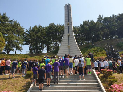 제석초등학교 5학년 학생들이 지난 5일 통영시 무전동 원문 해병전적지 기념관을 참배했다.