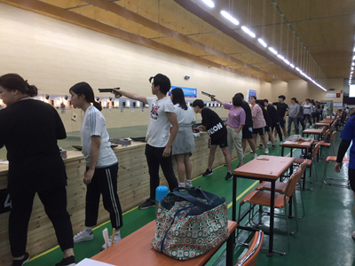 오는 31일 김해 곳곳에서 사격, 스포츠스태킹, 요가 등 체육행사가 열린다. 사진은 지난해 6월 열린 ‘제33회 김해시사격연맹회장배’ 대회.