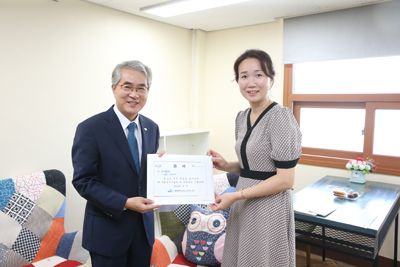 박종훈 교육감은 9일 창원시 마산회원구 내서읍 미혼모자가족복지시설인 생명터를 방문, 관계자들을 격려했다.