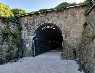 김해시가 생림면에 위치한 한 폐터널을 ‘마사터널’이라는 명칭으로 새 단장하자 인근 주민 등이 반발하고 있다.