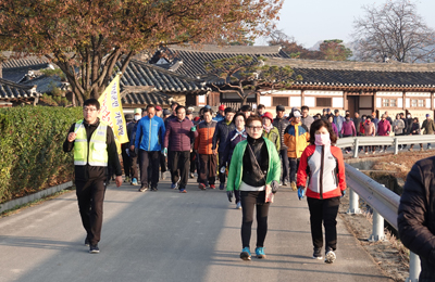 창녕군 대지면(면장 김선곤)은 12일 대지면체육회(회장 윤석종) 주관으로 `가족사랑 건강걷기 대회`를 개최했다.