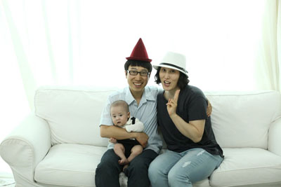 하태욱 저자의 아내와 아들 시온이의 가족사진.