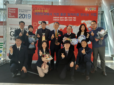 한국승강기안전공단이 2년 연속 `대한민국 일하기 좋은 100대 기업` 시상식에서 `대상`을 수상했다.