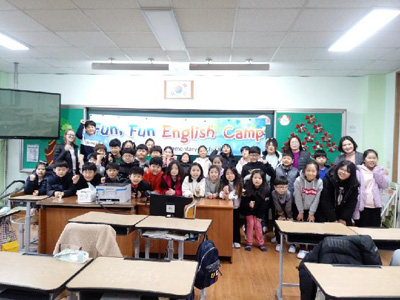 통영초등학교 3, 4학년 학생 40명이 교내 겨울방학 영어캠프에 참여했다.