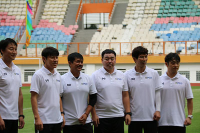 인도네시아 신태용 감독과 코치들이 첫 훈련에 돌입했다.