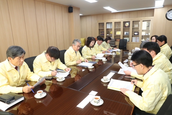 박종훈 교육감은 30일 오전 도교육청에서 신종 코로나바이러스 대응 관련 대책 회의를 열었다.<br>