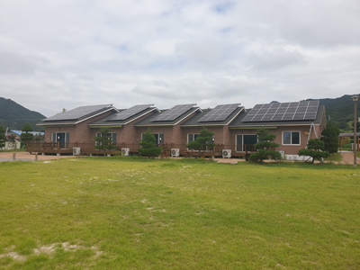 거창군이 운영하는 `주민수익형 마을공동체 태양광 발전소` 가동 모습.