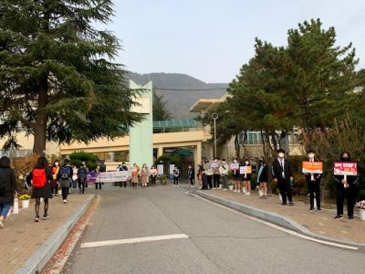 김해교육지원청은 지난 18일 김해생명과학고등학교에서 흡연예방 캠페인을 했다.