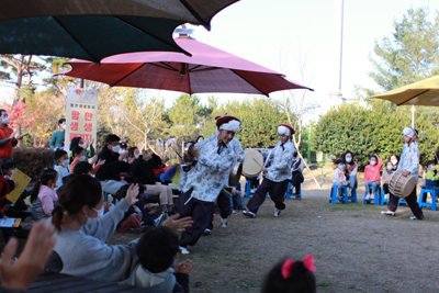 함안군 대표 전통문화축제 `2020 함안화천농악과 함께하는 함안생생마실`이 성황리에 종료됐다. 사진은 신나는 농악 놀이터 공연 모습.