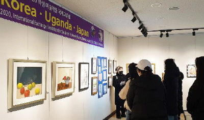 창원 도계중학교는 오는 4월 20일까지 우간다 은산지 중등학교， 일본 이치노미아시립 비사이 제2중학교 3개국 국제학생미술 교류전을 열었다.