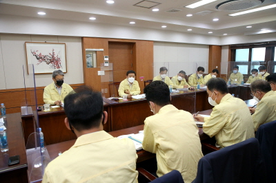 내년도 김해 시정운영 방향을 논의하는 주요업무계획 보고회가 열리고 있다.