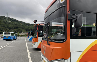 창원시가 시내버스 준공영제를 시작한 1일 창원 성주 차고지에 시내버스가 늘어서 있다. 연합뉴스