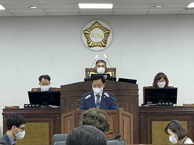 산청군의회 김수한 의원이 '제276회 산청군의회 임시회' 제2차 본회의에서 '5분 자유발언'을 하고 있다. 사진은 김수한 의원.