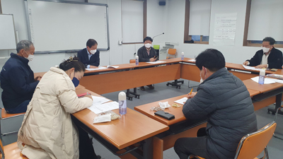 지난 26일 김해시농업기술센터에서 농촌융복합산업 활성화 회의가 열리고 있다.