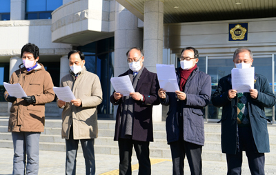 지방분권 경남연대는 20일 경남도의회 앞에서 기자회견을 열어 대선 후보에게 `지방분권정책`을 공약으로 채택할 것을 촉구했다.