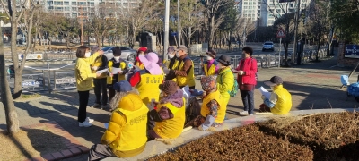 양산시 양주동 행정복지센터가 20일 노인일자리 참여자 80명을 대상으로 `찾아가는 현장안전교육`을 실시했다.