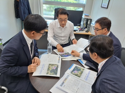 박환기 TF팀 단장이 서일준 인수위 정책실장을 만나 거제시 7개 전략과제 반영을 요청했다.