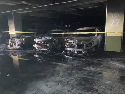 28일 김해 한 아파트 주차장에서 불이났다. 사진은 화재 현장. / 독자