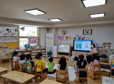김해중독관리통합지원센터가 영유아를 포함한 청소년을 대상으로 운영 중인 인터넷 과의존 예방교육.