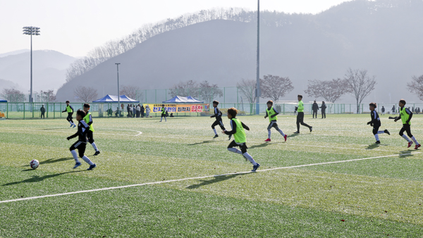 ﻿지난 9일부터 11일까지 합천군 군민체육공원 인조구장에서 2022∼2023시즌 유소년 동계 스토브리그 1차가 열렸다.