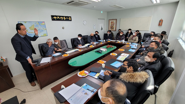 ﻿지난 16일 김해 진영읍에 위치한 (주)지구사랑 본사에서 `친환경 태양광 가로등 기술 설명회`가 진행되고 있다.