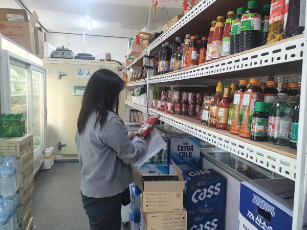 ﻿창원 마산회원구는 31일부터 외국 식료품 판매업소 일제점검 및 실태조사에 나선다.