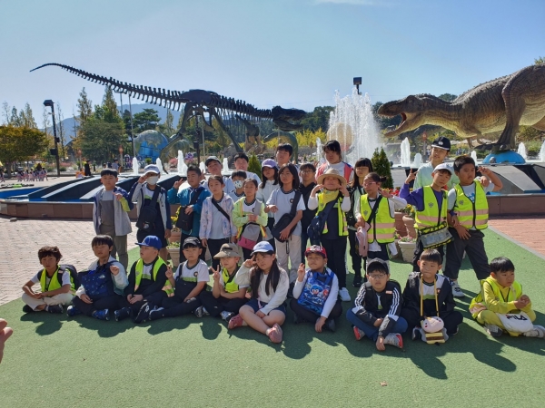 미조초등학교 학생들이 고성공령엑스포 현장 체험 학습에 나섰다.