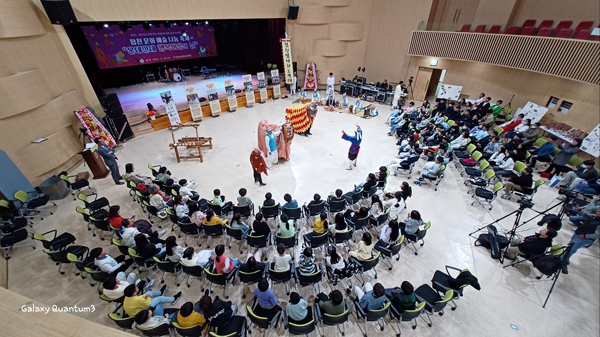 ﻿합천교육지원청은 지난 25일 문화예술 나눔 축제'온데만데 행복이음의 날'을 열었다.