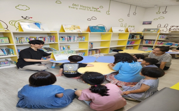 ﻿창원시 마산회원도서관은 '어린이 꿈모아 도서관'을 다음 달부터 운영한다.