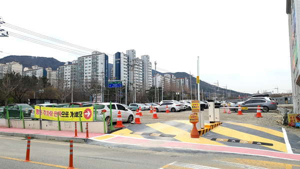 ﻿김해 장유의 한 종합병원 앞 주차장.